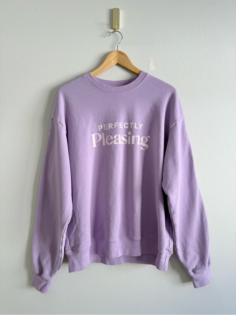 The Perfectly Pleasing Crewneck in Violet SZ L